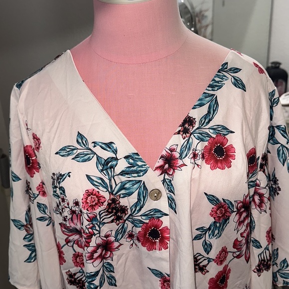 Floral Silk-Like Top - Picture 3 of 3